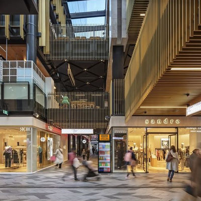 Minimal donanım Akıllı buzdolabı satış makinesi Çift cam kapı ve gelişmiş sensör teknolojisi