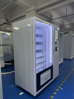 Özel olarak yapılandırılabilir metal çerçeveli dondurulmuş gıda satış makinesi ve 350-600 kapasitesi