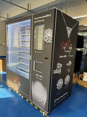 21.5 inçlik dokunmatik ekran ve Android 11 işletim sistemi ile akıllı lüks mücevher satış makinesi